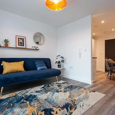 Stunning 2 Bed Flat 5Min To Old Trafford Stadium Manchester Exterior photo