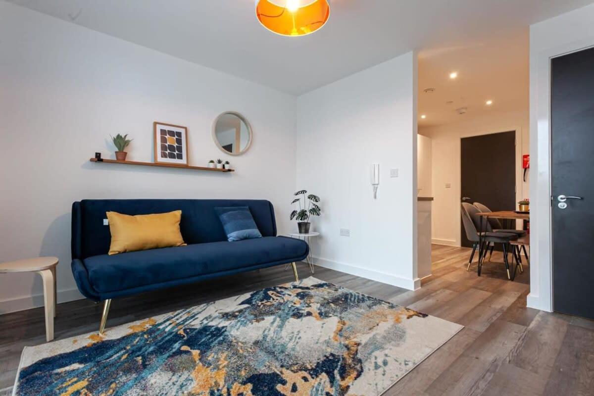 Stunning 2 Bed Flat 5Min To Old Trafford Stadium Manchester Exterior photo