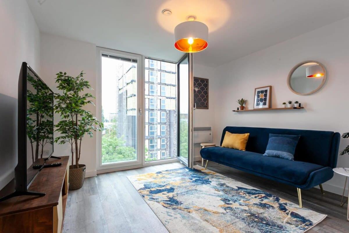 Stunning 2 Bed Flat 5Min To Old Trafford Stadium Manchester Exterior photo